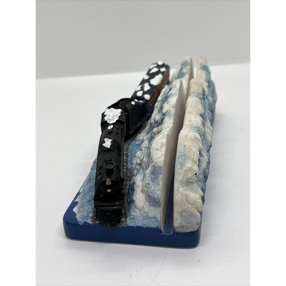 WB Polar Express Hallmark 2004 Resin Train Christmas Card Holder *No Sleeve* - Picture 2 of 7